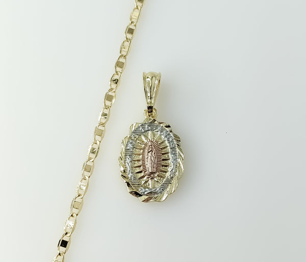 Gold plated anchor chain necklace with Virgin Mary pendant detail.

Gold plated tri-color anchor chain necklace with Vir