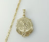 Gold-plated chain necklace with double-sided 4mm star links and Mexican Centenario design.
Double-sided 4mm star link go
