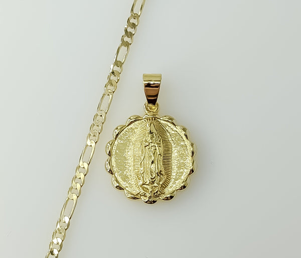 Gold plated Virgin Mary 3mm Figaro chain necklace with delicate filigree details.
Gold plated Virgin Mary Figaro chain