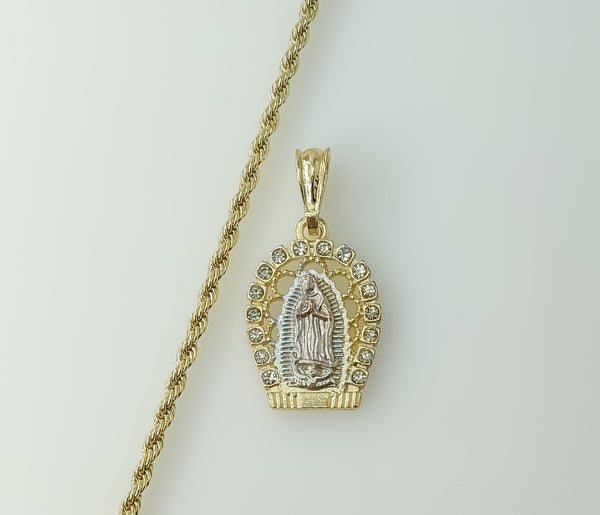 Virgin Mary pendant on a gold plated rope braided chain necklace.
A gold plated rope braided chain necklace featuring a