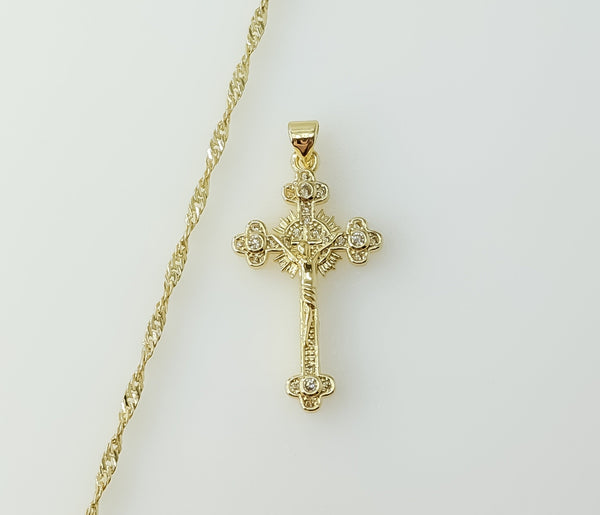 Gold plated 14K twist chain necklace with small cross pendant
Gold plated 14K chain necklace featuring a small cross de