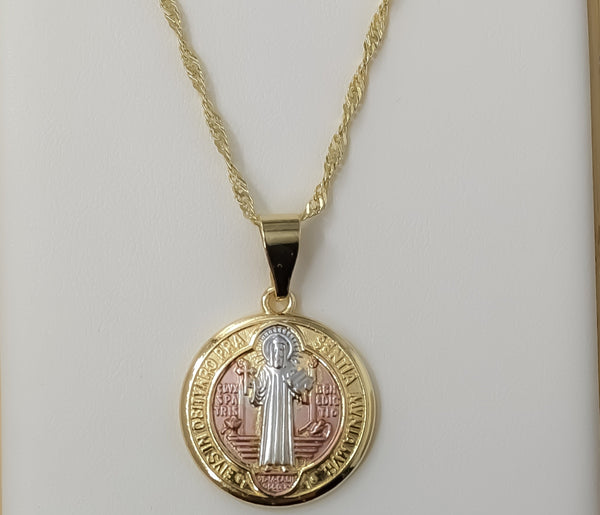 Gold plated 14K twist chain necklace with Saint Benedict medal pendant
Gold plated 14K twisted chain Saint Benedict med